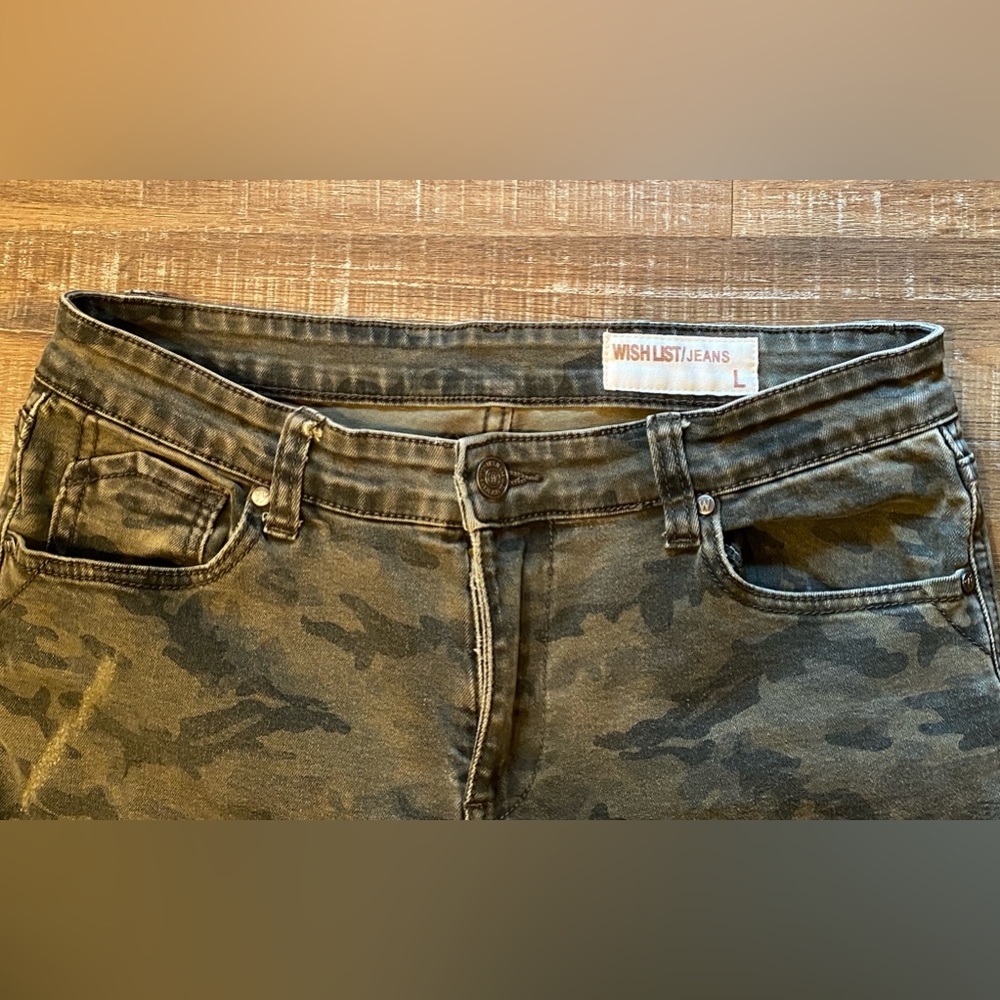 Wishlist Camouflage Distressed Denim Skinny Jeans Size Large Raw Hem - Picture 3 of 6